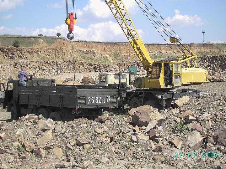 Карьер. Погрузка камней.