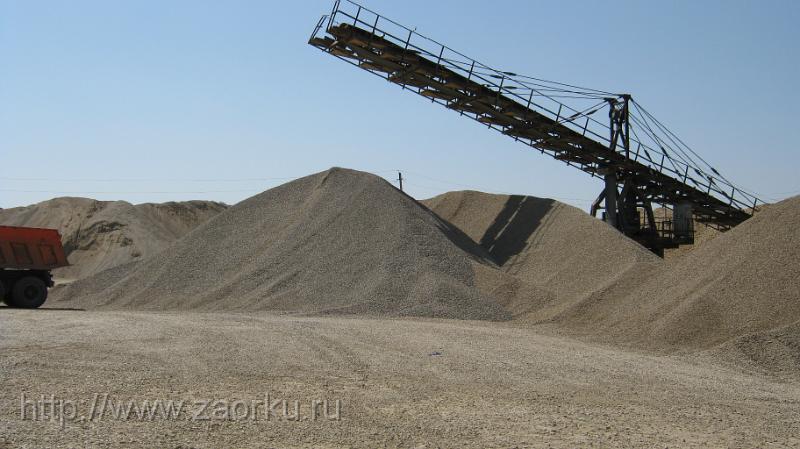 Погрузка. Горы щебня фр.20-40.