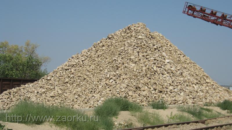 Склад готовой продукции бутовый камень фракции 150-450.