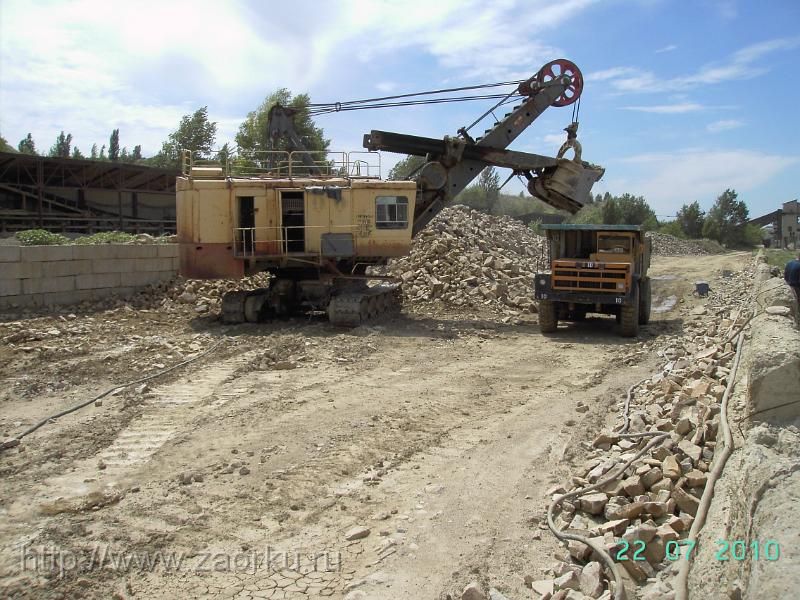 Погрузка камня бутового в Белаз 7523